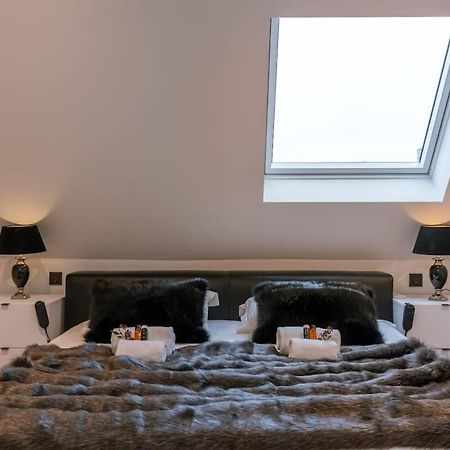 Huswell - Luxurious Apartment With Parking Бернем Экстерьер фото