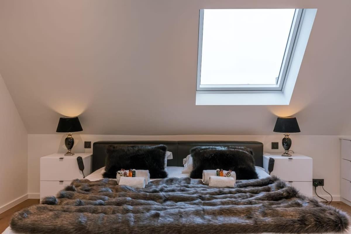 Huswell - Luxurious Apartment With Parking Бернем Экстерьер фото