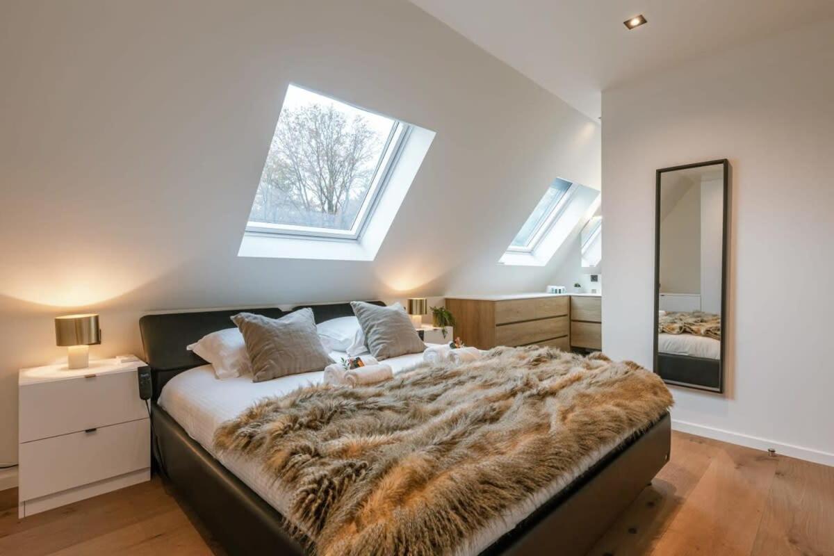 Huswell - Luxurious Apartment With Parking Бернем Экстерьер фото